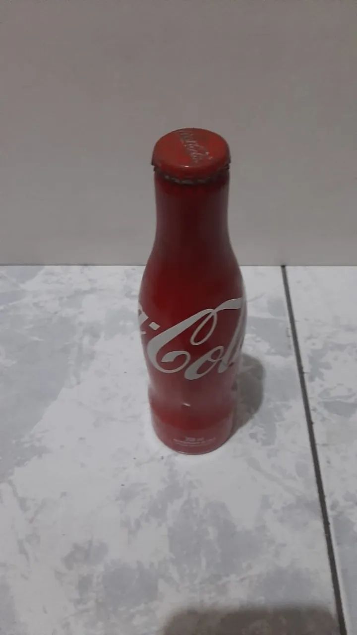 Par de Garrafas de Alumínio Decorativas Coca-Cola - Foto 5