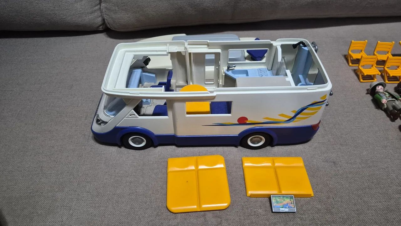 Trailer Playmobil com acessórios e bonecos - Foto 4