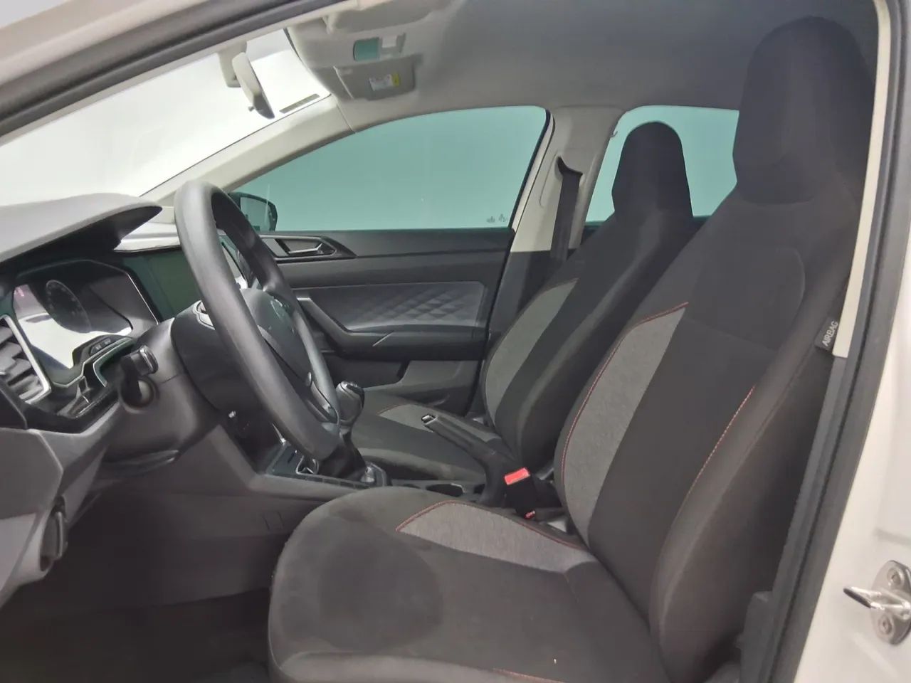 Volkswagen Polo Track 1.0 Flex 12V 5p, foto 16 de 18