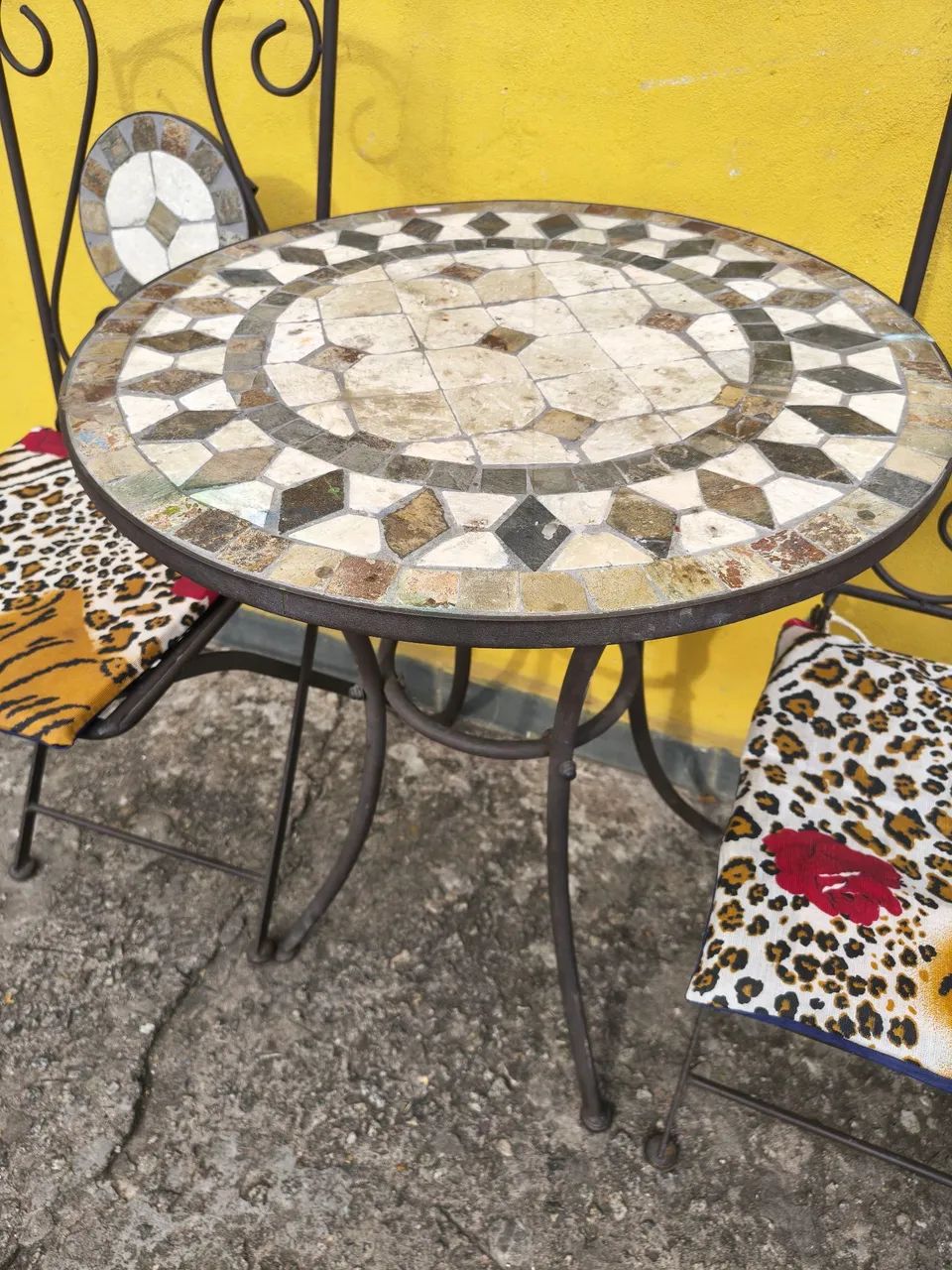 Mesa de jardim de ferro com 2 cadeiras dobráveis  - Foto 2