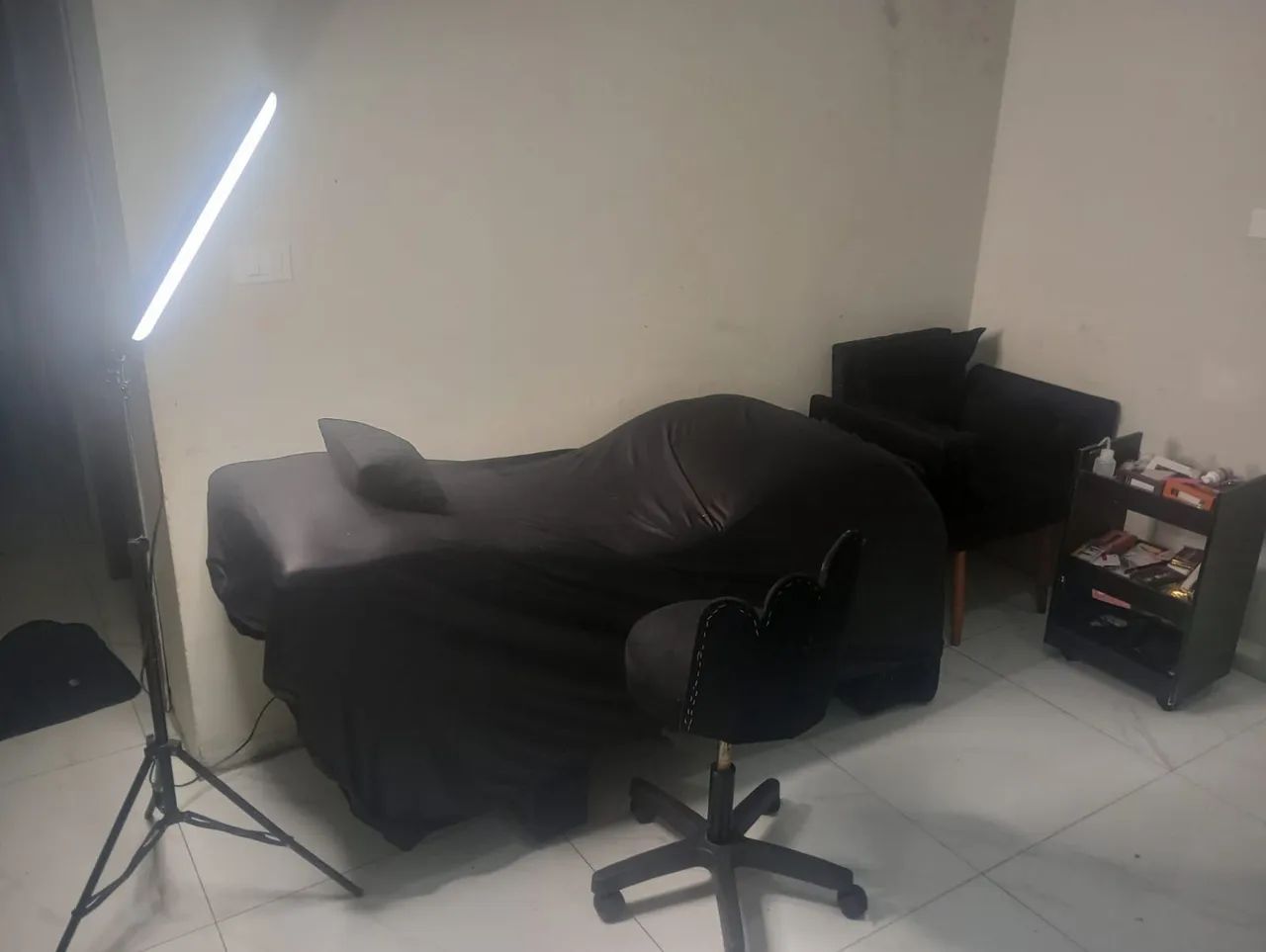 Vende- se maca de cilios cadeira e carinho auxiliar 