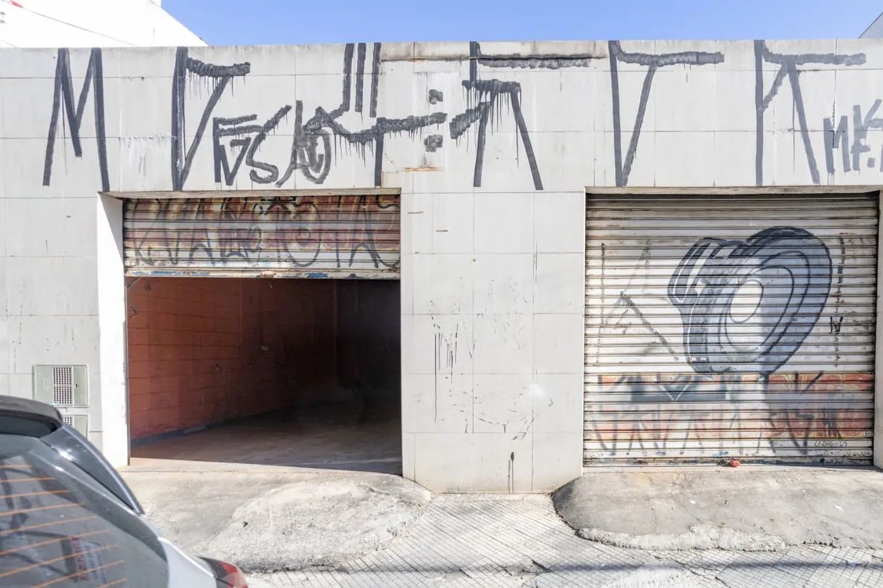 Galpão na Avenida Analice Sakatauskas, 856  100 m²