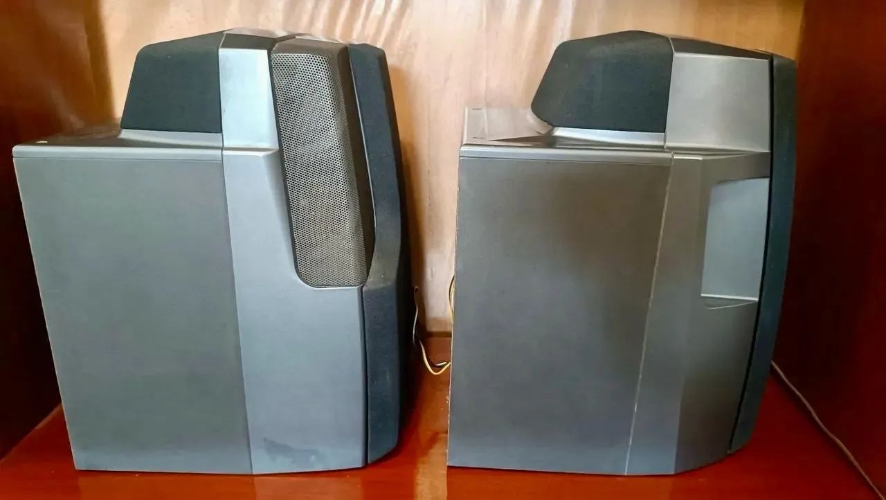 Par de caixas Aiwa 180 Surround - Equipamentos e Acessórios de Som