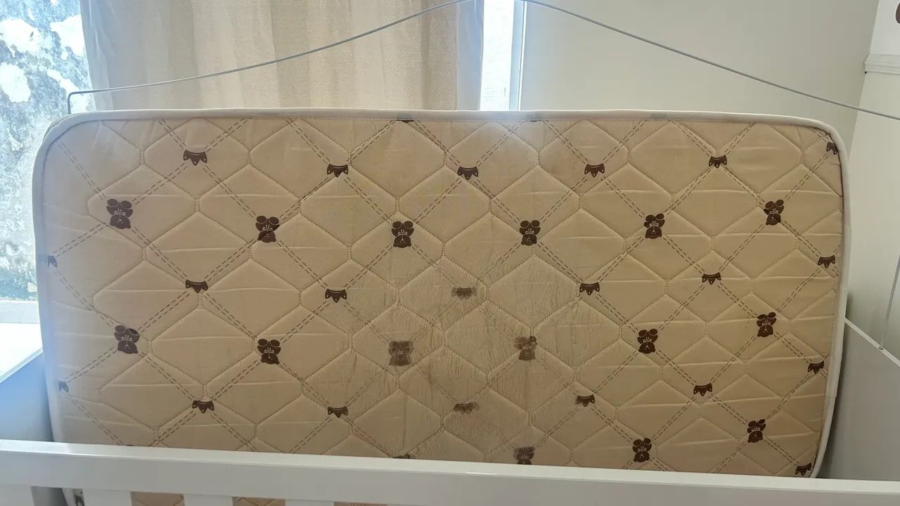 Berço e colchão 