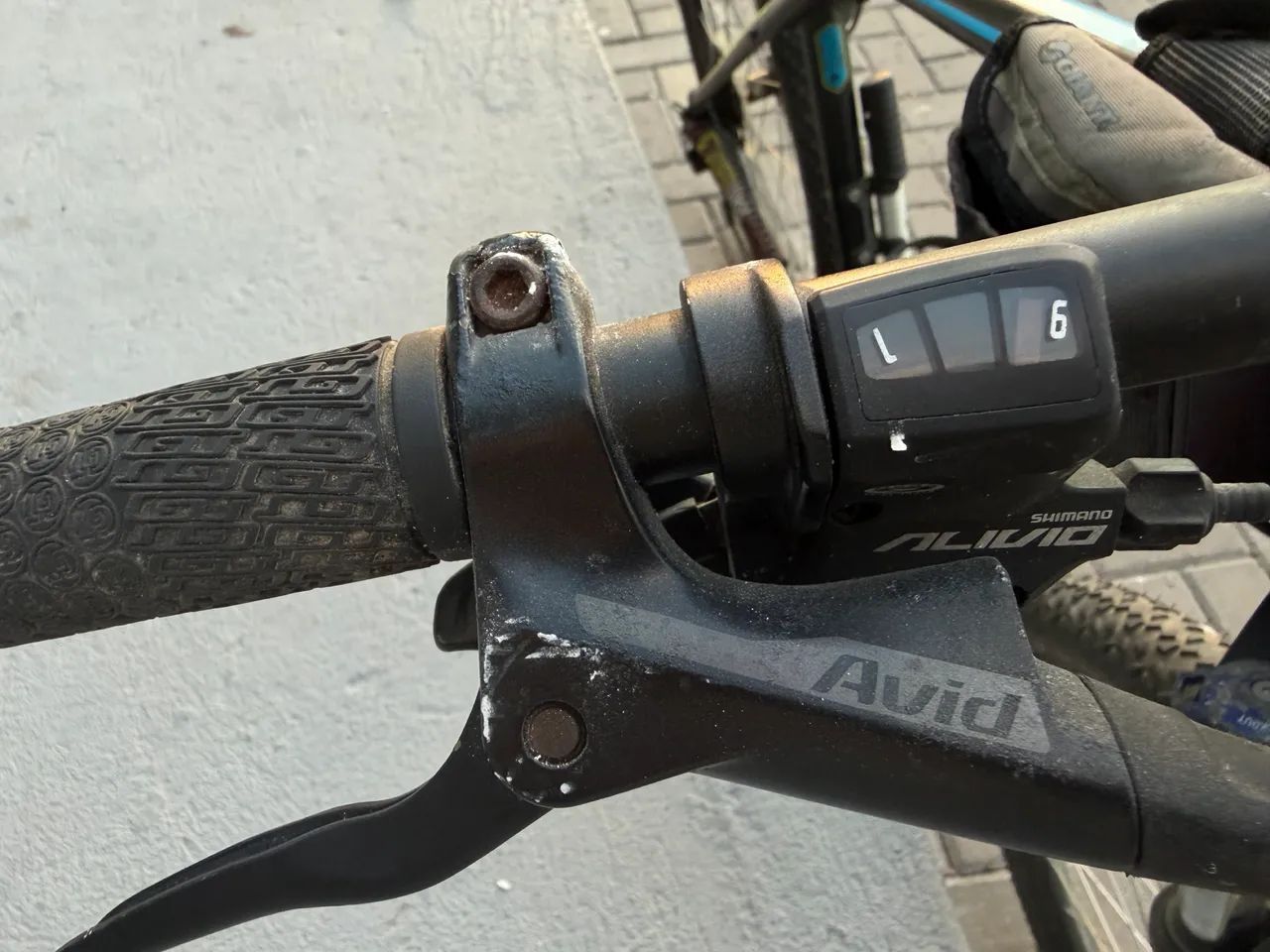 Bicicleta GT bem equipada - Foto 3