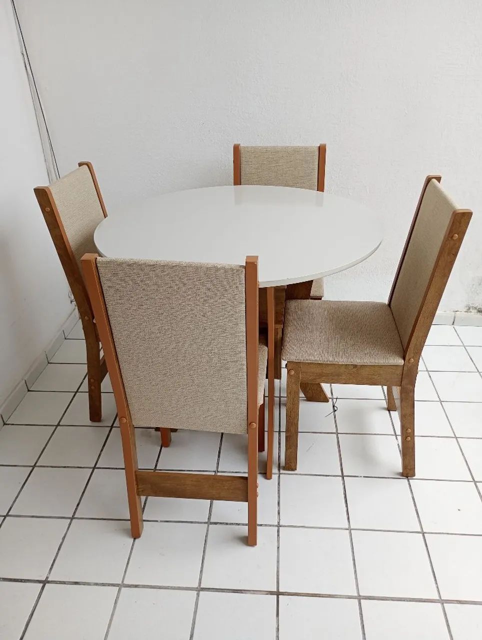 Mesa de jantar com 4 cadeiras  - Foto 2