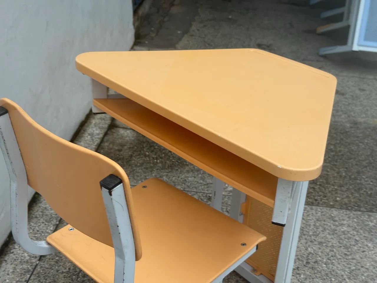 Kit Mesa e Cadeira Escolar Infantil Desk Laranja - Foto 3