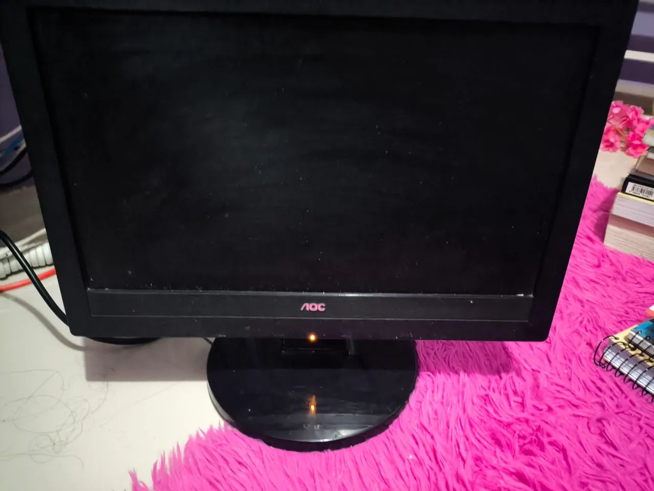 Monitor com entrada VGA cabo incluso 