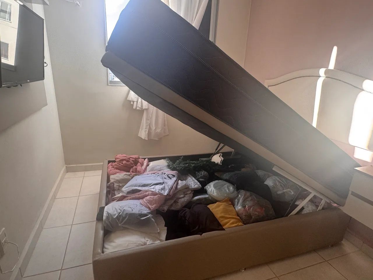  Cama casal - bau e colchão  - Foto 3