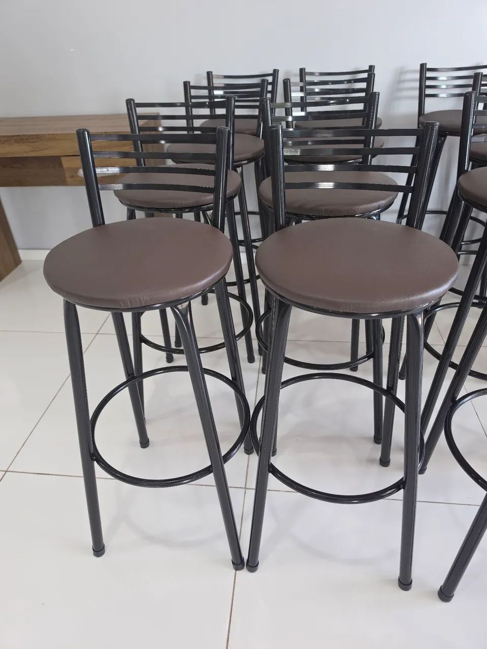 Banquete de balcão novo