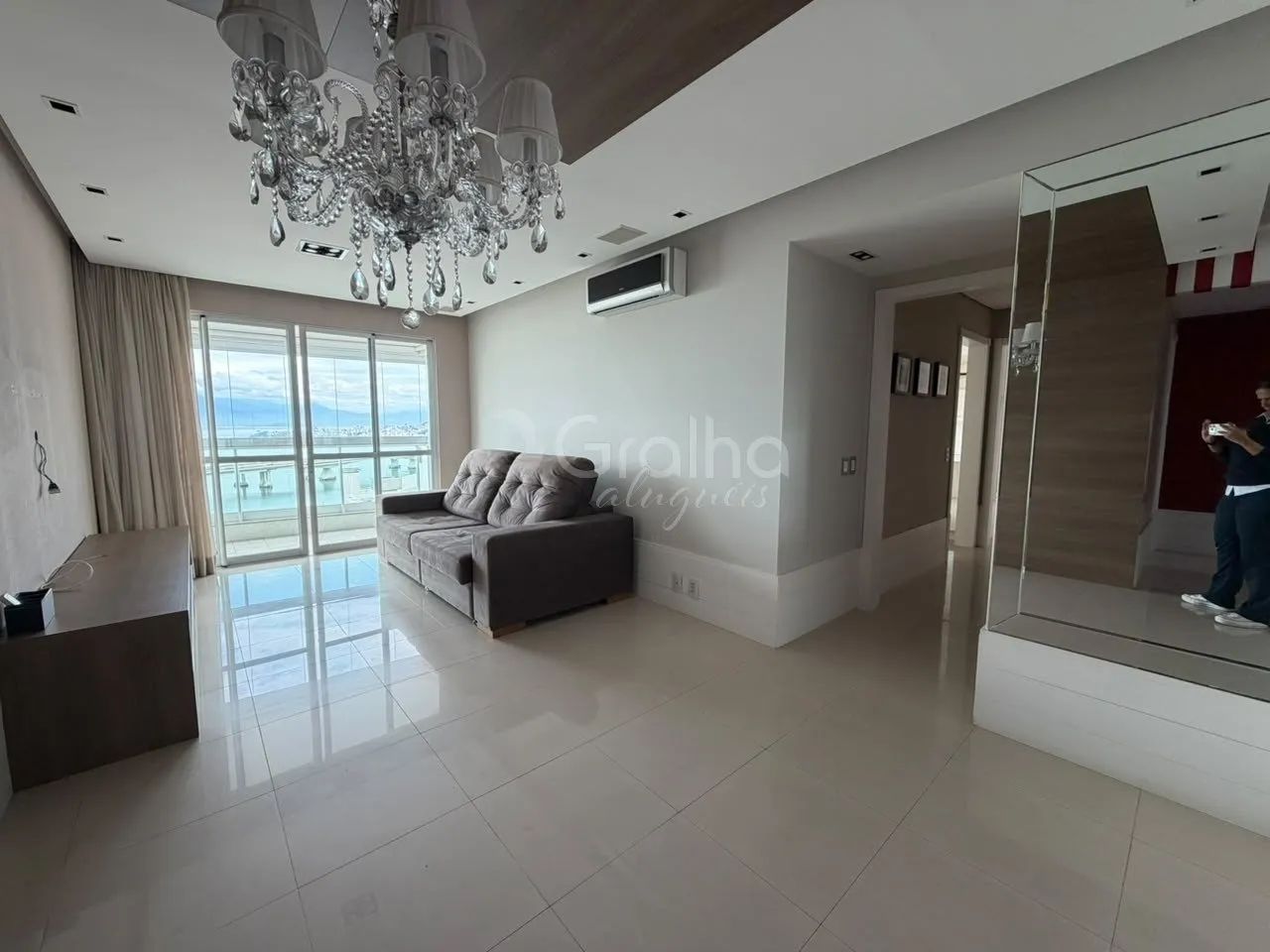 Apartamento 2 dormitórios mobiliado no centro - Foto 2