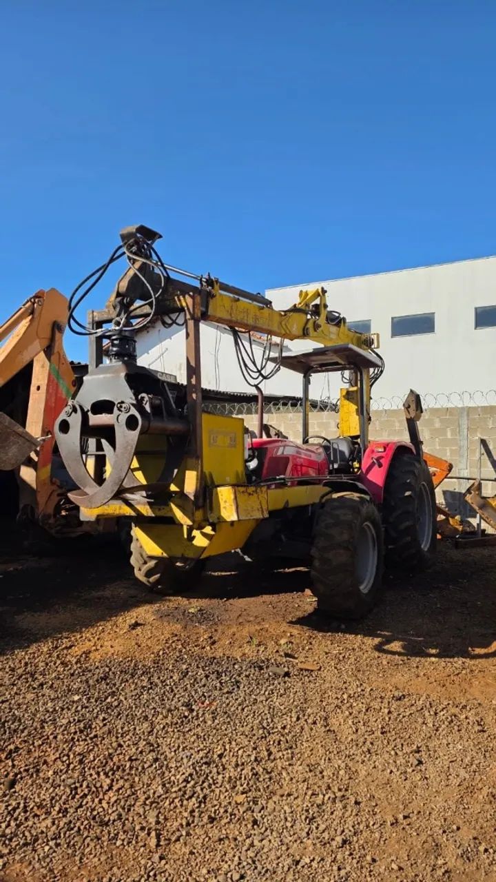 Grua Florestal Motocana + Trator Massei 4292 - 4x4 - 2013 + Carreta