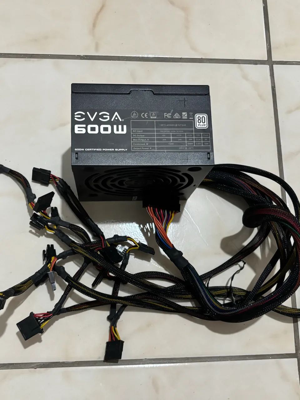 Fonte EVGA 600W 80 Plus