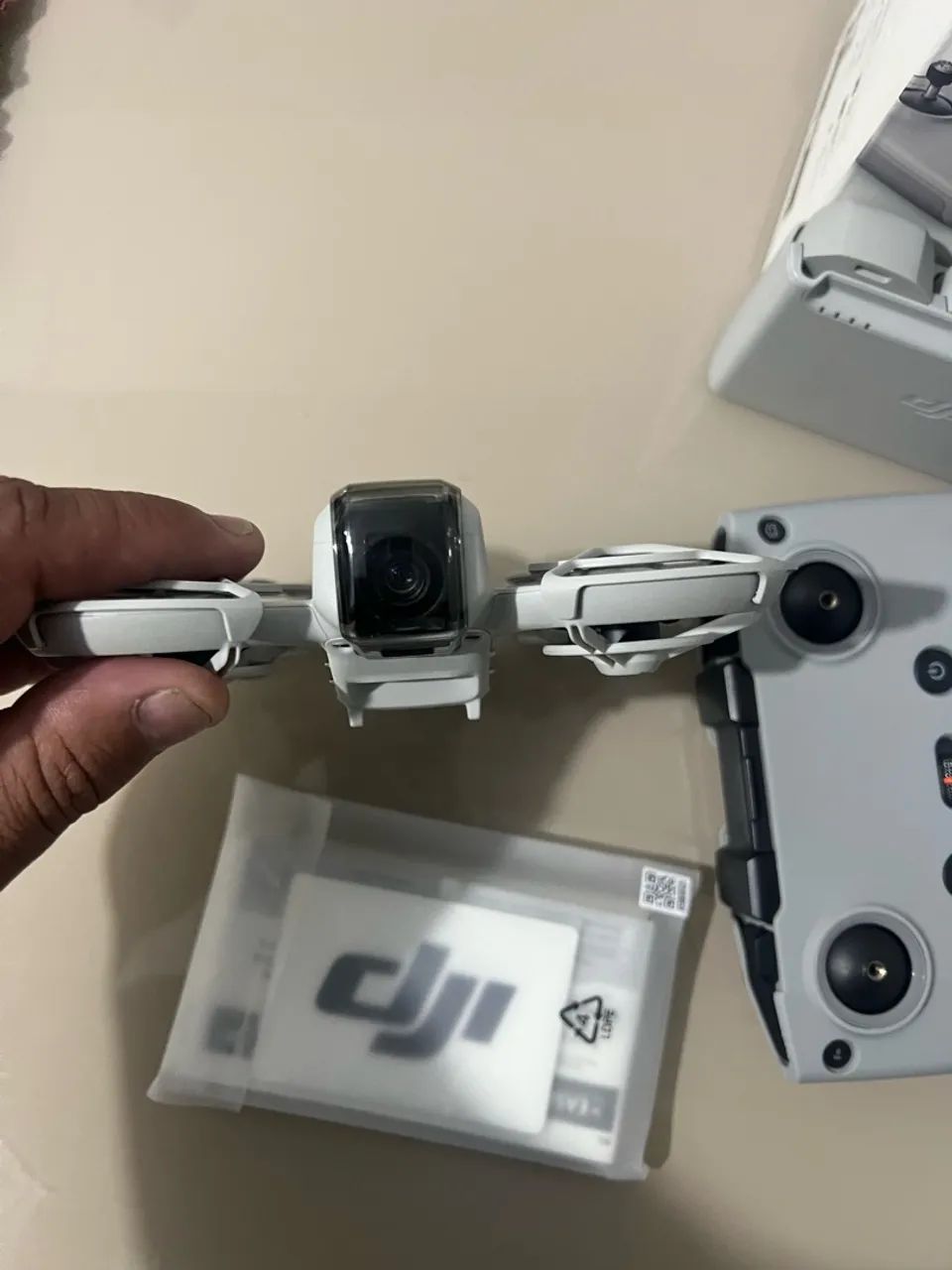 Drone DJI Neo com controle remoto e acessórios - Foto 3