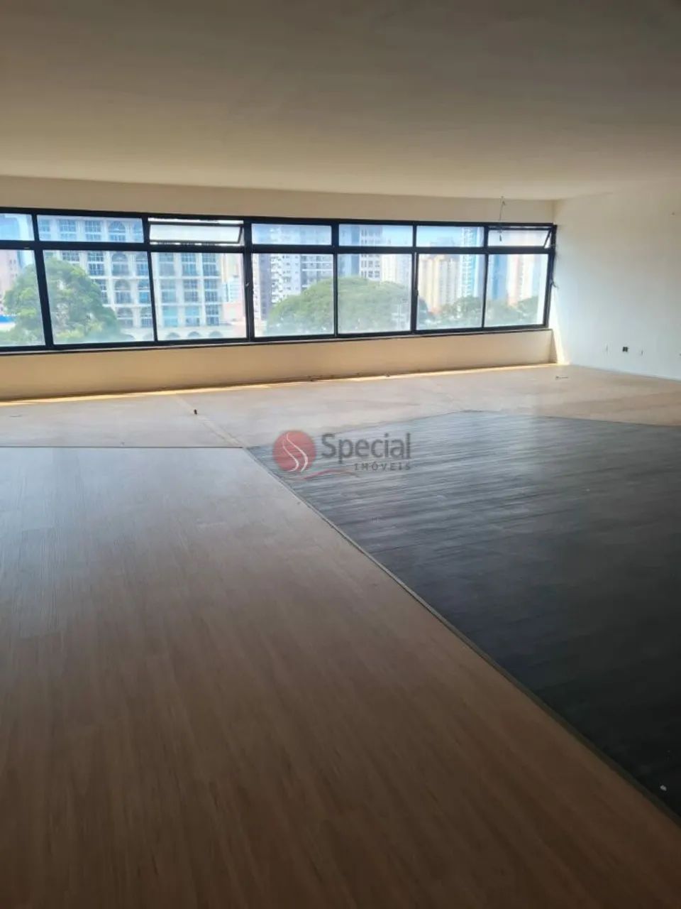 Sala comercial com 100 metros no Tatuapé.