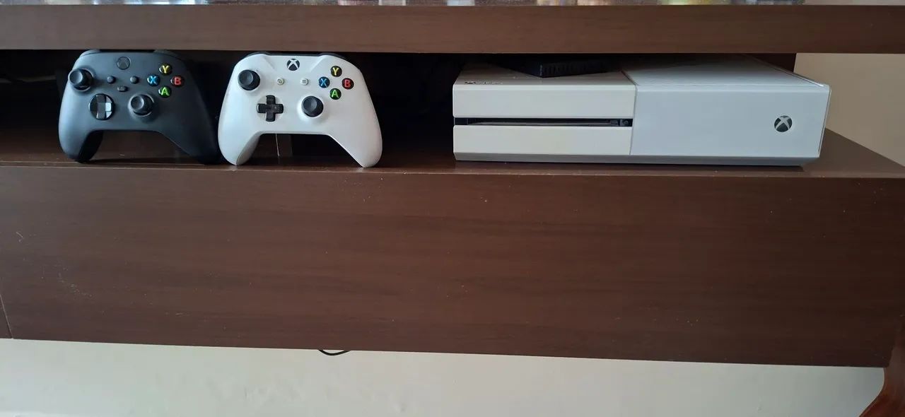Xbox One S 1TB Branco + 2 Controles Originais (Series + One) + HD 1TB + Jogo