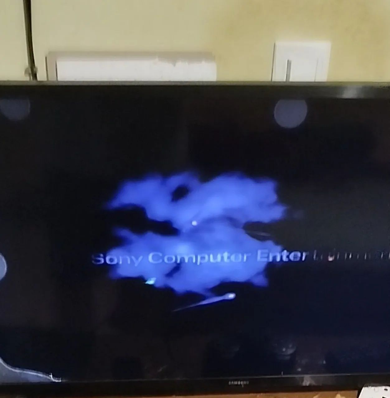 Smart Tv Samsung 32 polegadas series 4/5 com algumas manchas na tela - Foto 2