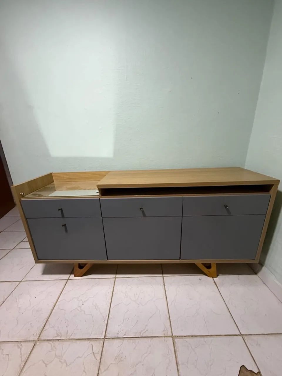 Rack com detalhe de espelho da parte de cima