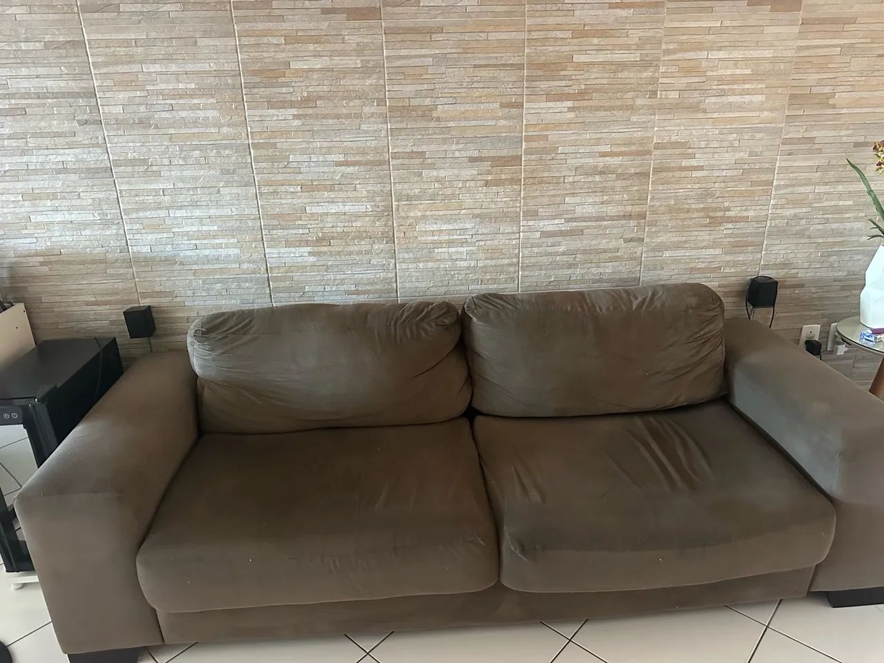 Sofá marrom LAR SHOPPING tecido suede - Foto 3