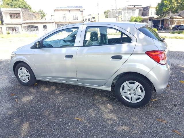 Onix joy r$ 36.900,00 18/18 prata km 38.498 rodados . rafa veículos falar/ eric * - Foto 6