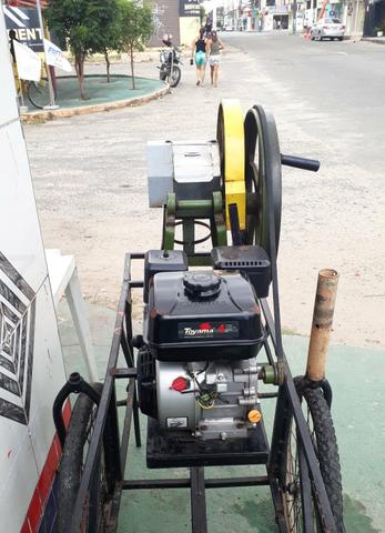 Máquina de moer cana (marca toyama motor a gasolina 4 tempos 0hv