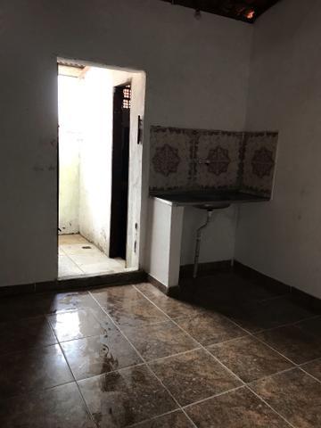 Alugo uma casa no segundo piso bem pertinho do centro - Foto 5