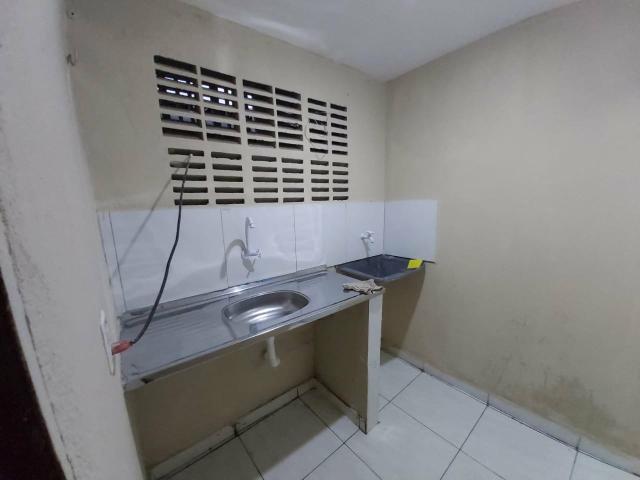 Kitnet Ótima Localização c/ Internet - Novo no Porcelanato - Foto 5