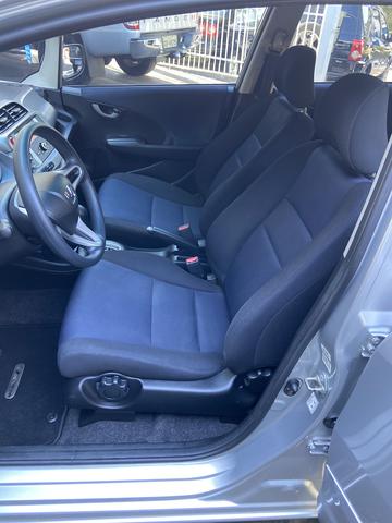 Honda Fit 2014 Lx 1.4 Automático Flex Pneus novos - Foto 13