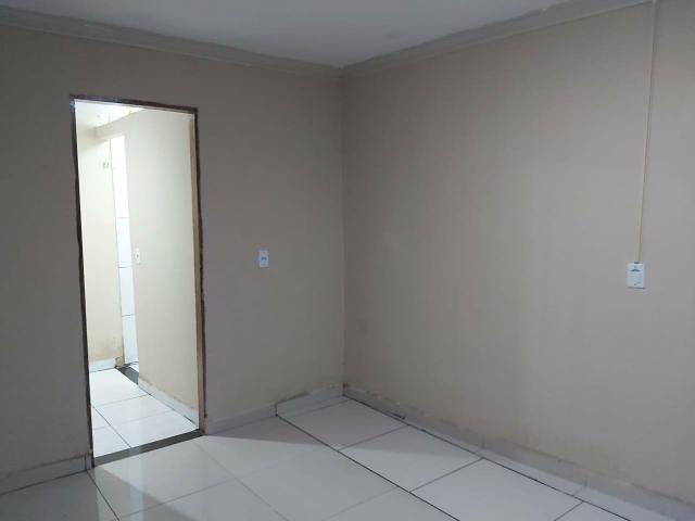 Kitnet Ótima Localização c/ Internet - Novo no Porcelanato - Foto 4