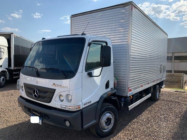 MERCEDES-BENZ ACCELO 1016 COM BAÚ 2018