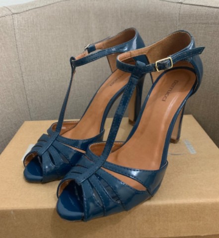 Sandália Ferrucci / Tamanho: 37 / Cor Azul / Salto: 10 cm  - Foto 6