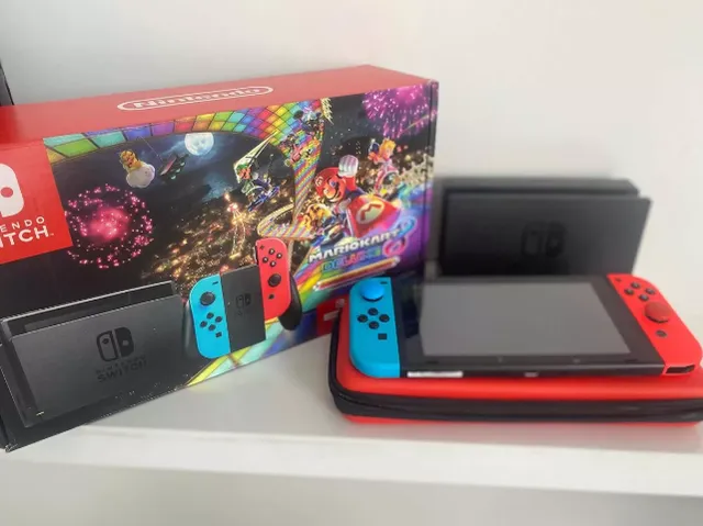 Nintendo Switch 32GB Mario Kart 8 Deluxe cor vermelho-néon, azul-néon e  preto
