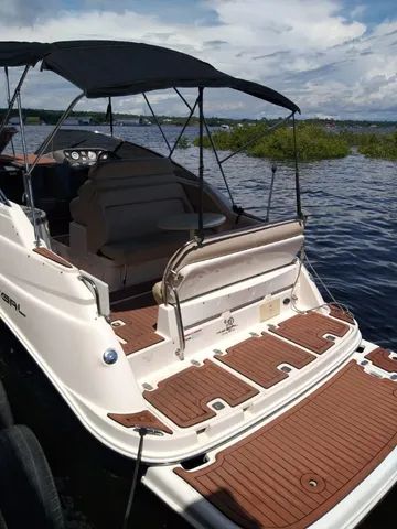 Lancha Regal com 27 pés cabinada com motor 2020.  - Foto 4