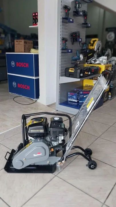Placa vibratória 60kg a gasolina Profissional Toyama (Loja/Nova) - Foto 2