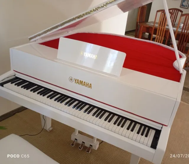 Piano Yamaha Digital Meia Cauda Branco