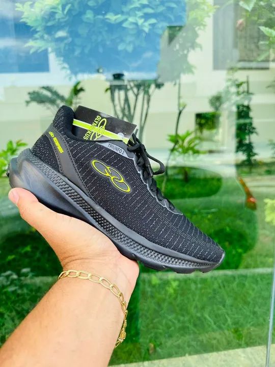 Tênis esportivo da olímpicos