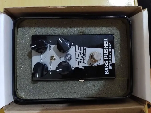 Pedal Fire Bass Pusher Preamp (com fonte)