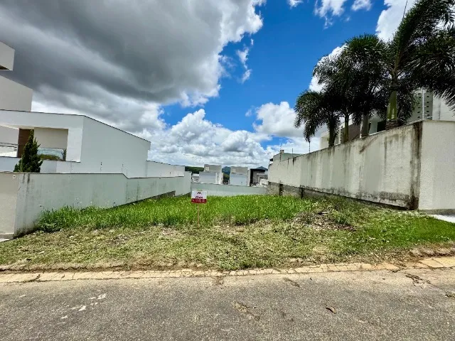Vendo lote com 325m² e excelente localização na Fazenda Vitali - Loteamento Santa Clara