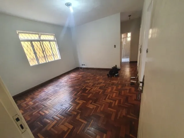 Dom Bosco, Apto Térreo (1° andar) com 03 QTS e 74m² em Prédio Individual, Próx. a Av. Itaú