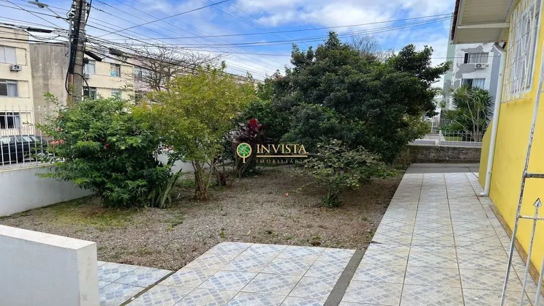 À venda em Coqueiros! 700m², 3 quartos e área externa com churrasqueira - Foto 2