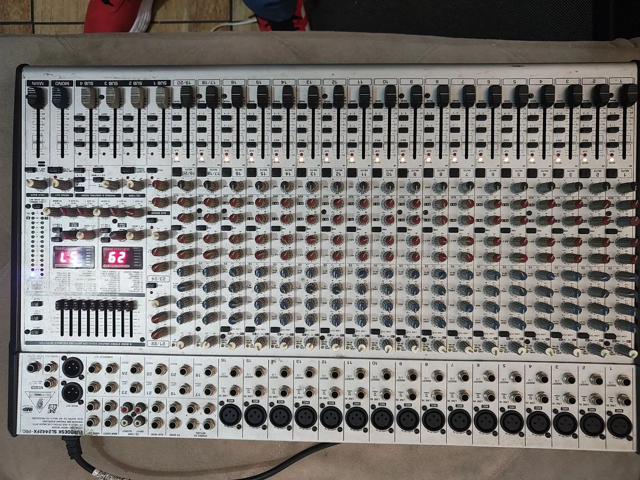 Mesa Behringer 24 canais - Foto 5
