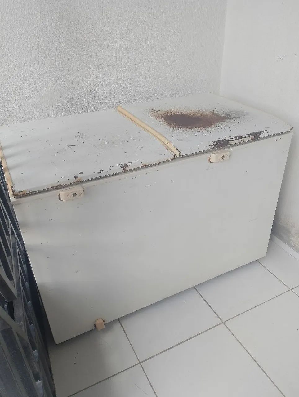 Freezer Eletrolux duas tampas em ótimo estado funcionando 