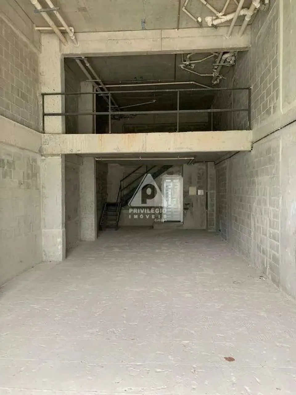 Oportunidade Comercial Exclusiva  Loja de 124m² no Frames Residence