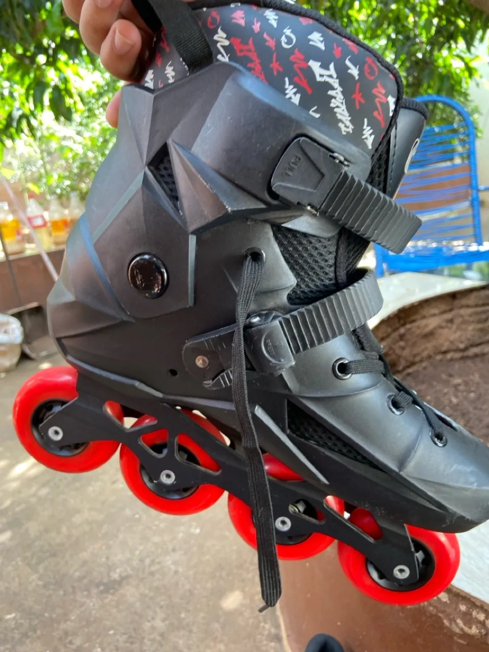 Patins Roller Inline Preto com Rodas Vermelhas