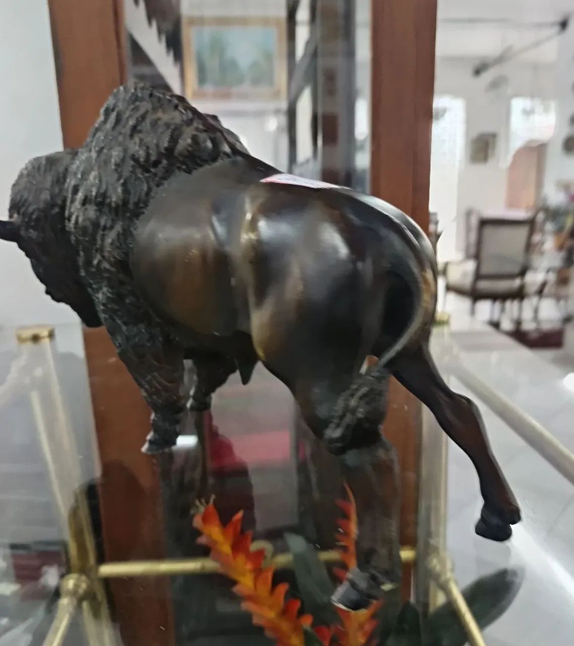 Linda Estatueta de um Búfalo em Plástico  - Foto 3