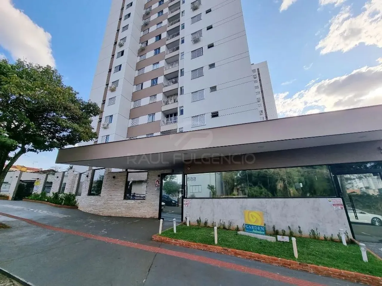 Aluguel de Apartamento Padrão com 3 Dormitórios na Aurora, Londrina