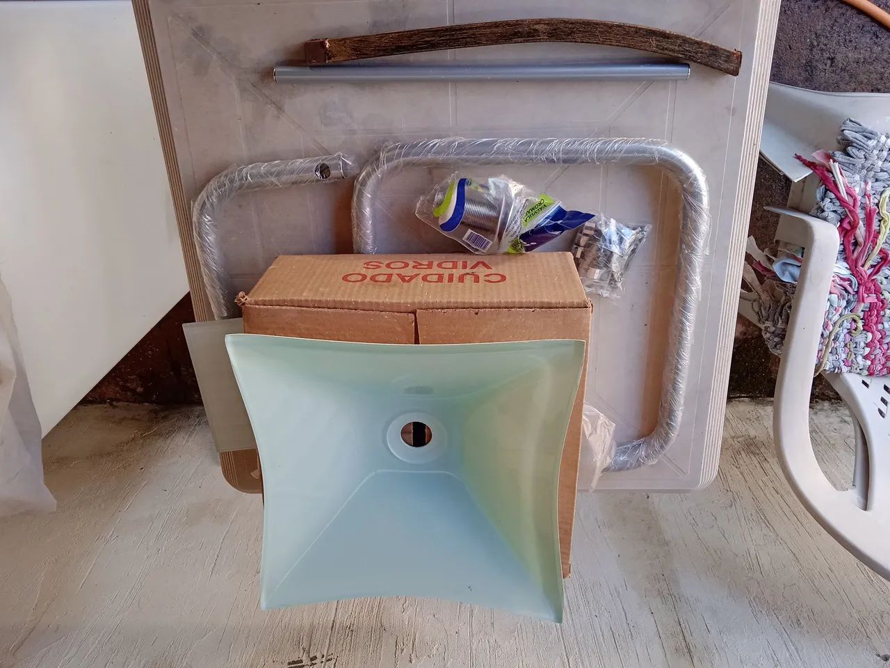 Bathroom sink with accessories