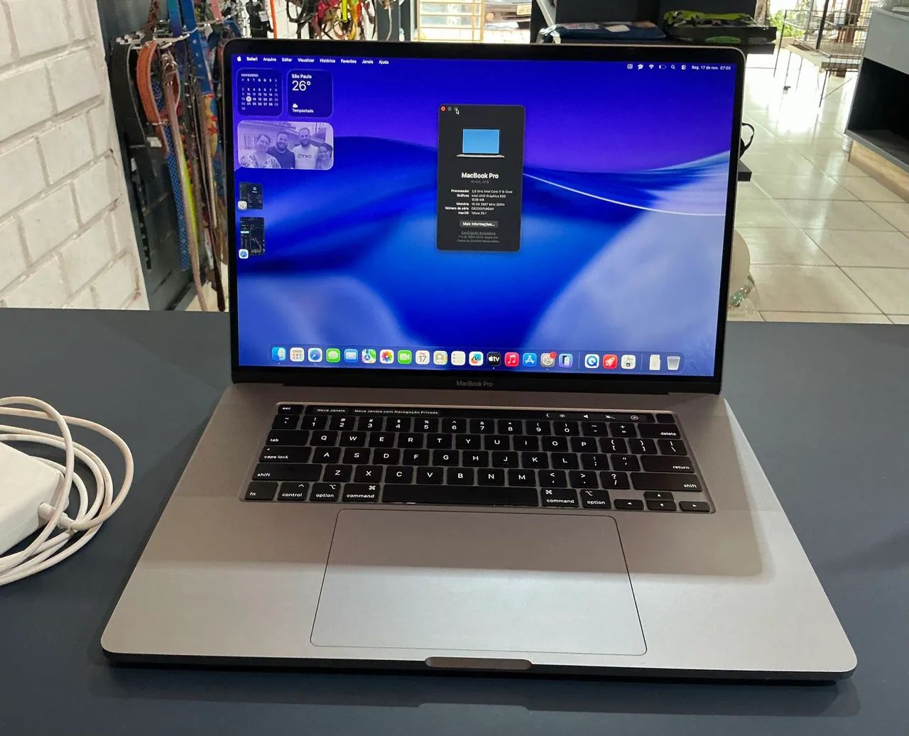 e*7様 MacBook Pro（Windows10 Pro付き）メモリ16GB Macbook Apple Macbook Pro Intel Core i7 16GB de RAM SSD 256 GB