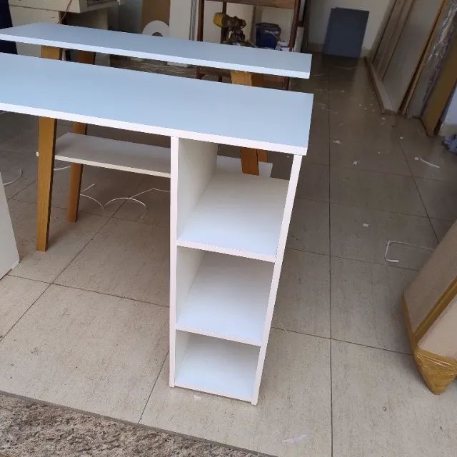 Mesa Escrivaninha Branca com Prateleiras Nova Fabricamos  - Foto 4
