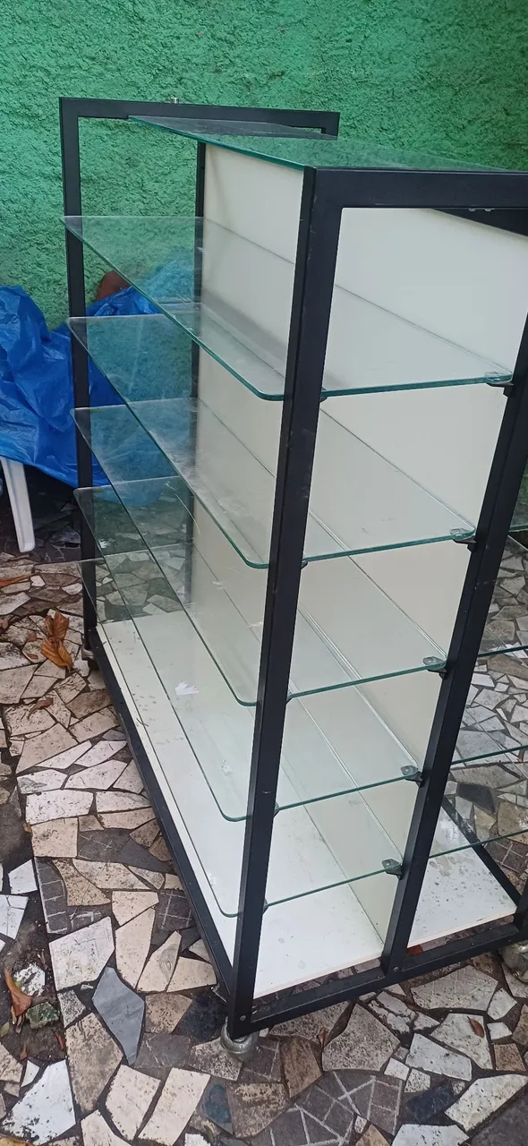 Expositor de Vidro com Prateleiras